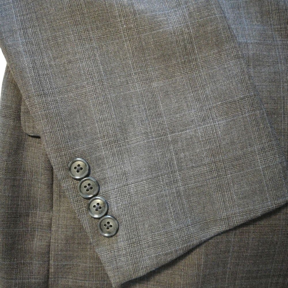 Suit - Picture 3 of 13